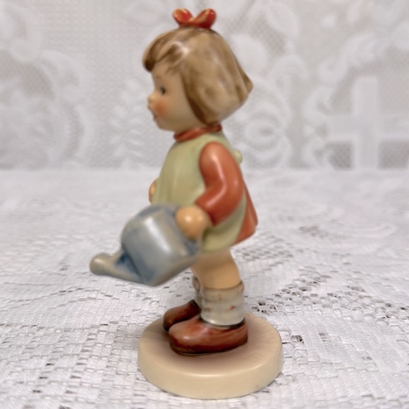 💛TM8 ‘Springtime Splendor’ HummelScape and Hummel Figurine ‘Nature’s Gift’. - Picture 9 of 13